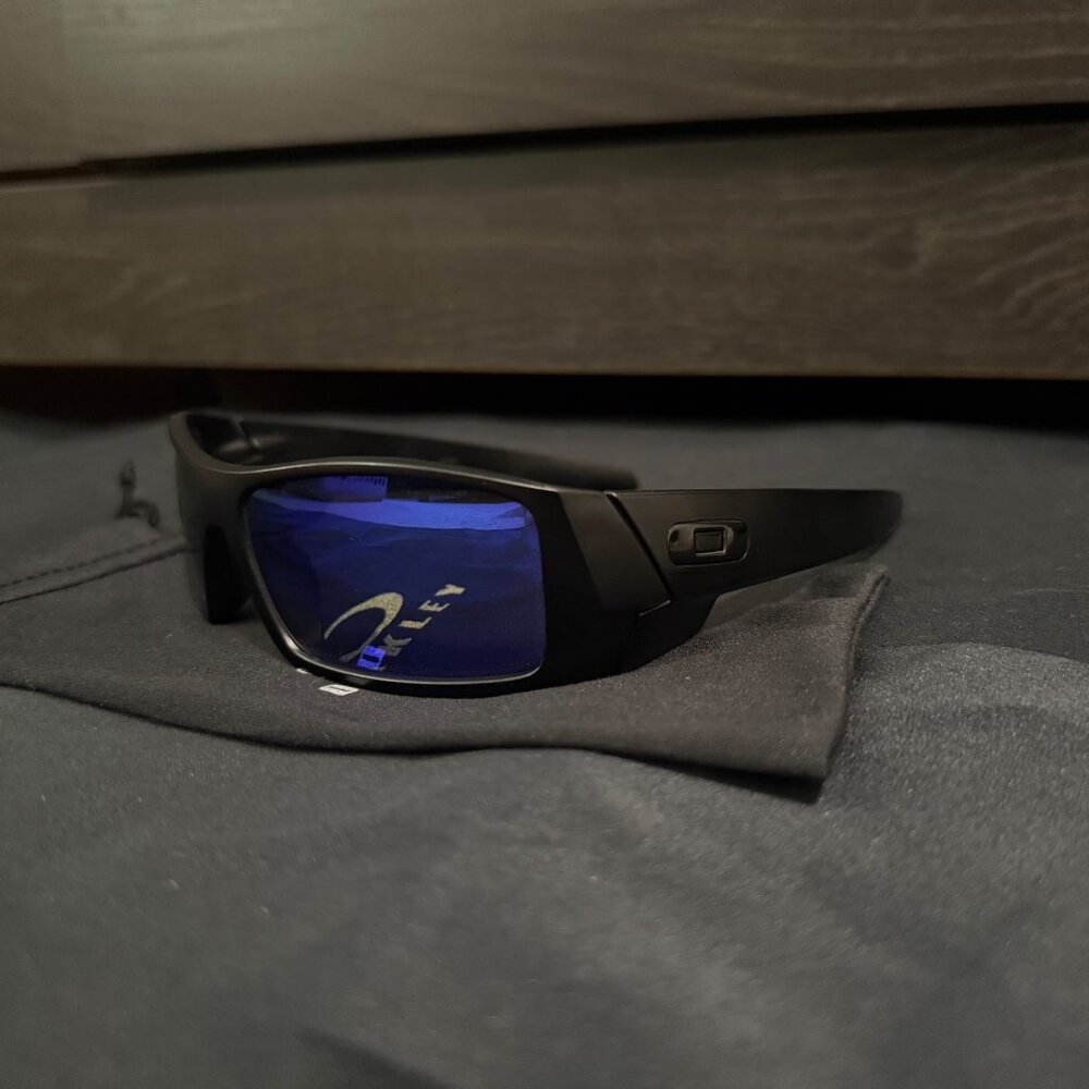 Oakley Gascan Mens Sunglasses 9014 Blue Reflective Lenses - Picture 6 of 9